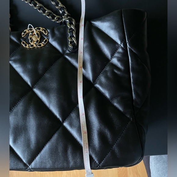 CHANEL 19 Black Leather Tote Handbag Mint 100% Authentic. - Picture 14 of 16